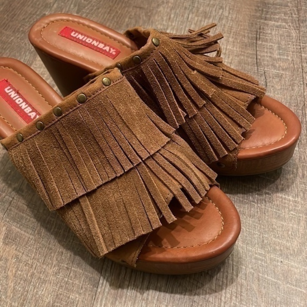 UnionBay Brown vegan leather suede fringed platform heels size 8 - Picture 9 of 10